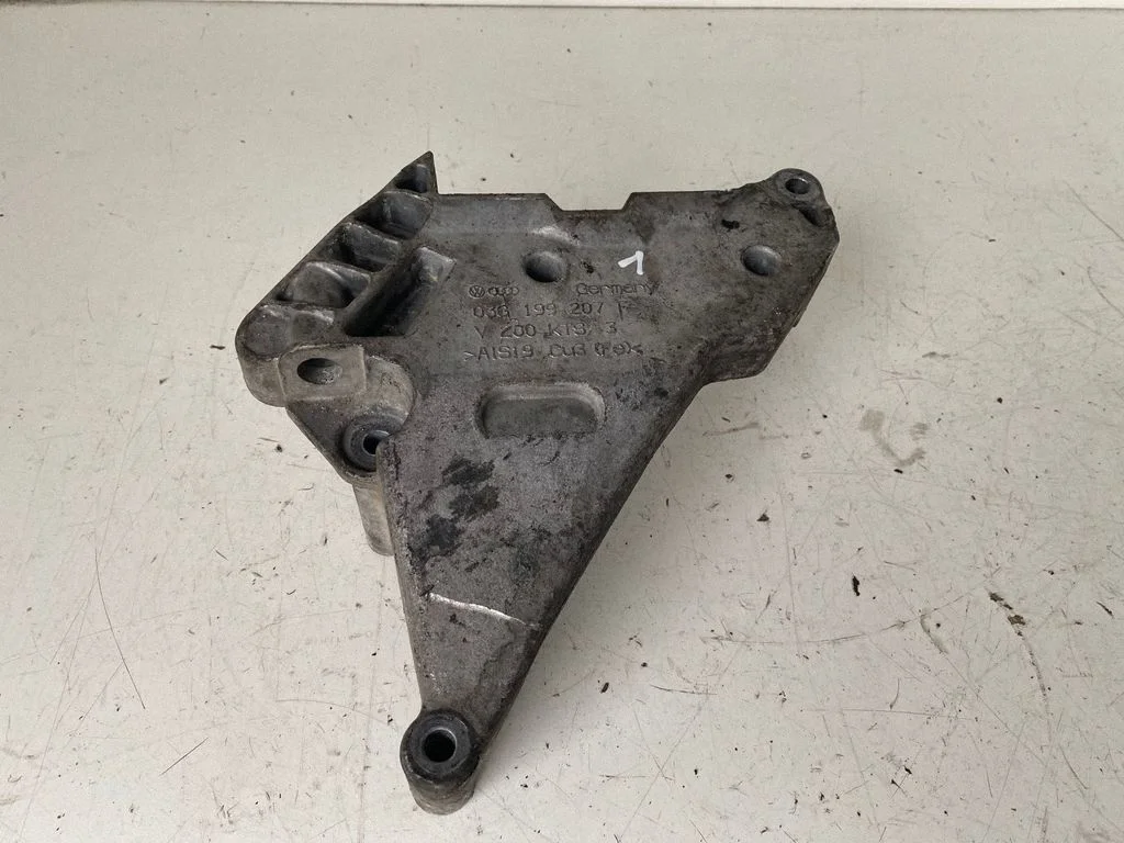 Mootori kinnituskronstein 03G199207F