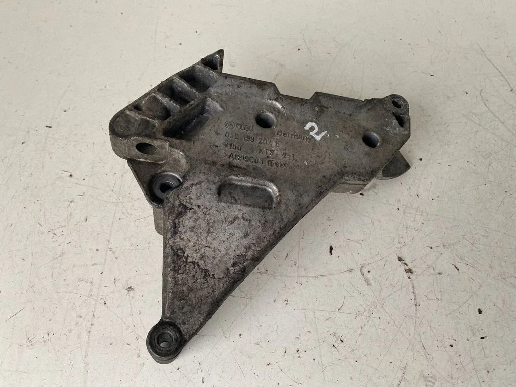Mootori kinnituskronstein 03G199207E
