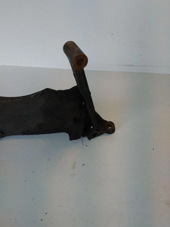 Engine mounting bracket 3311842010
