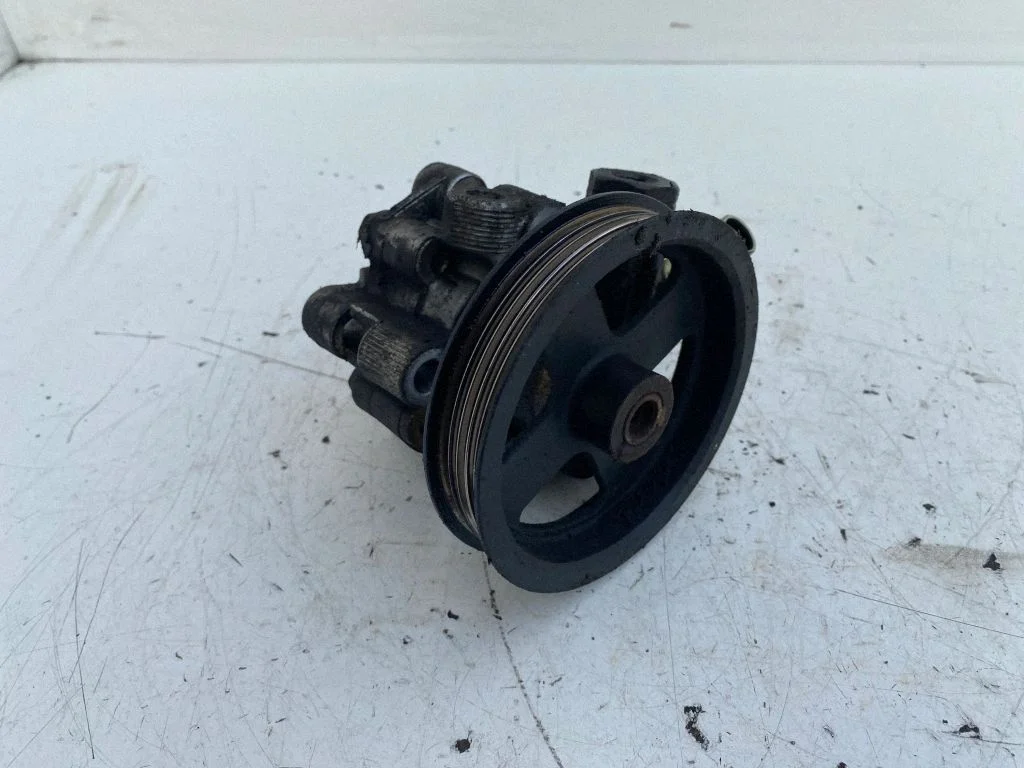 Roolivõimendi pump