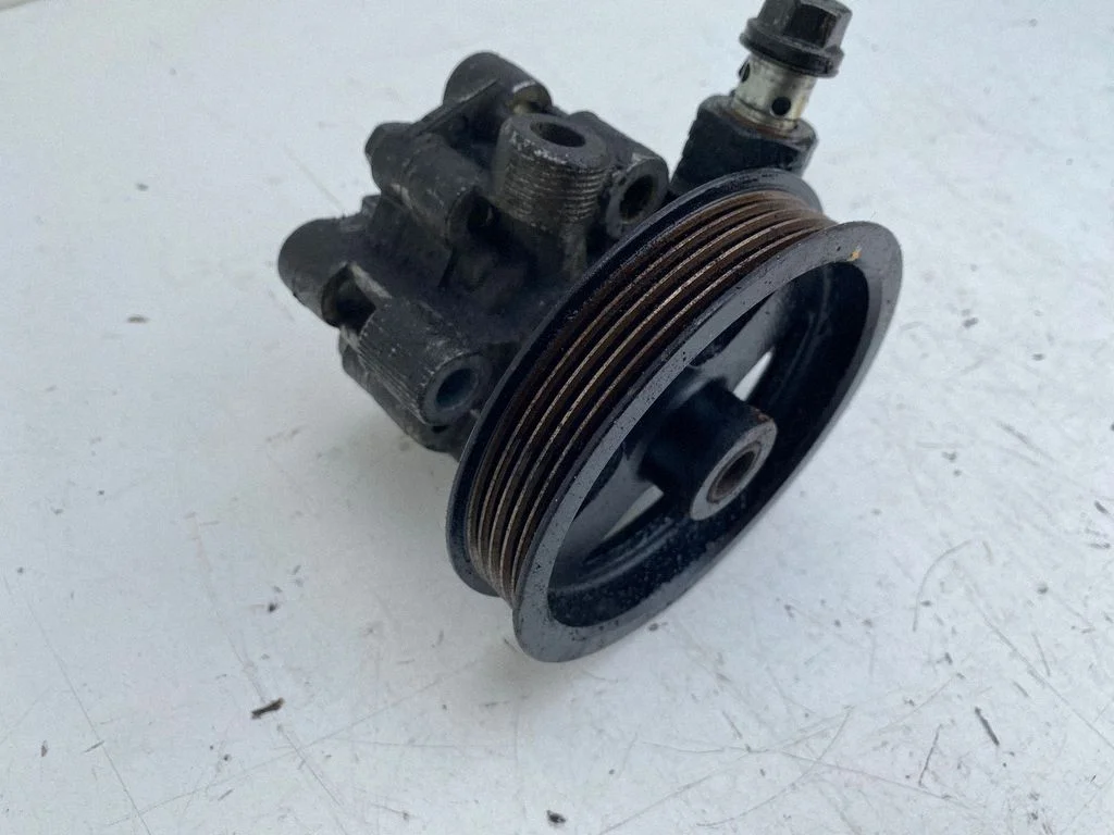 Roolivõimendi pump