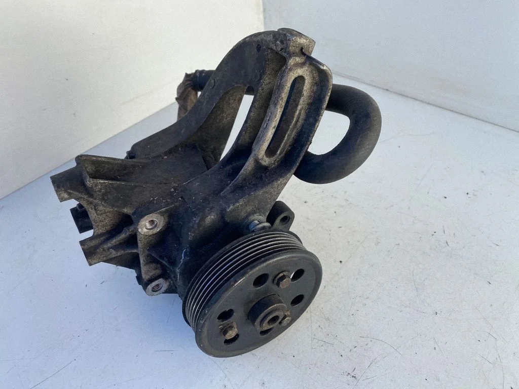 Roolivõimendi pump