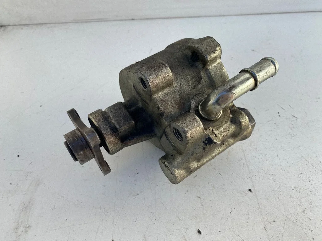 Roolivõimendi pump 7700415198