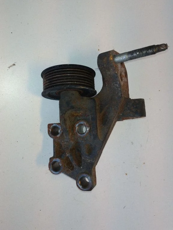 Engine mounting bracket 1231526020
