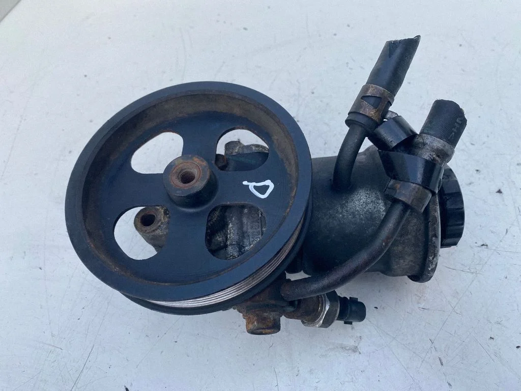 Roolivõimendi pump