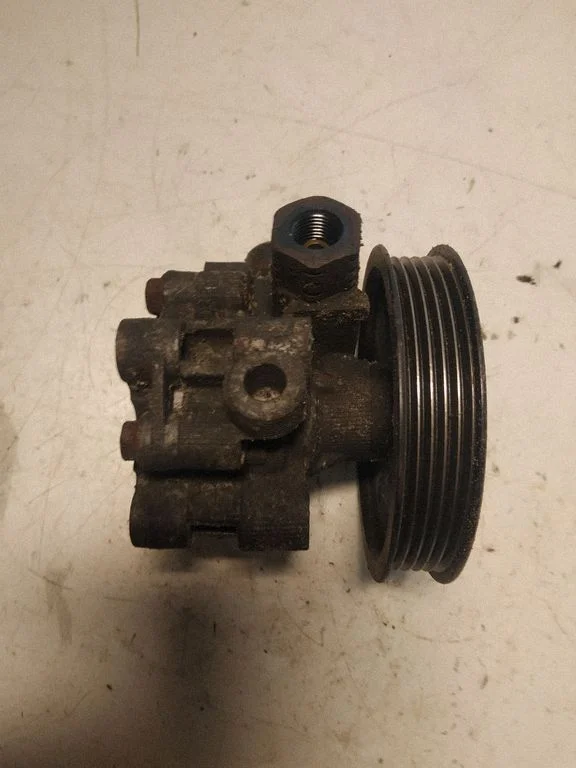 Roolivõimendi pump