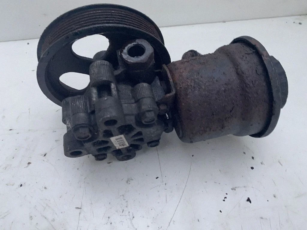 Roolivõimendi pump