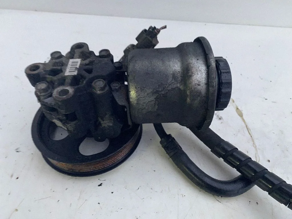 Roolivõimendi pump
