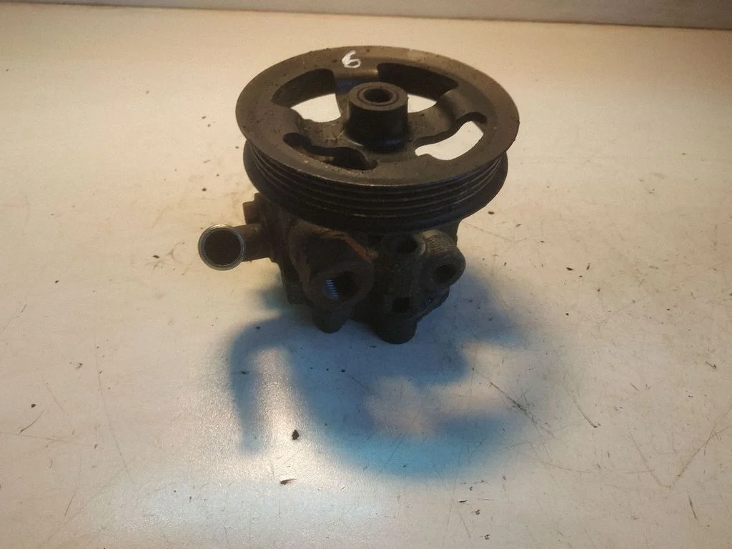Roolivõimendi pump