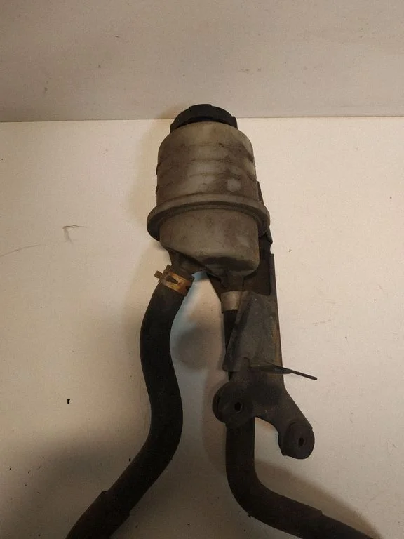 Power steering fluid tank/reservoir