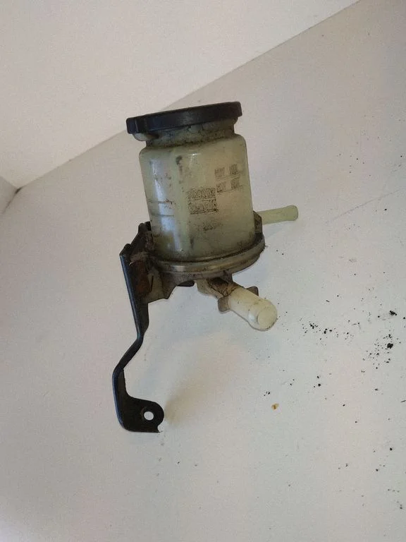 Power steering fluid tank/reservoir