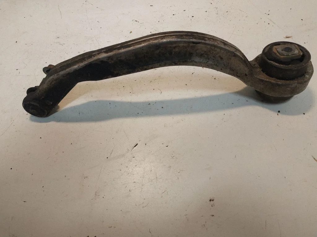 Front lower control arm/wishbone