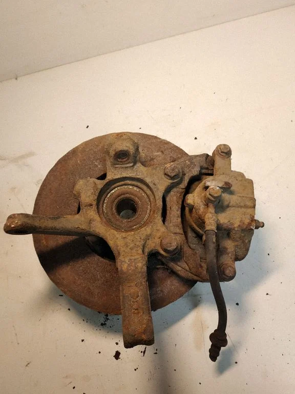 Front wheel hub – right