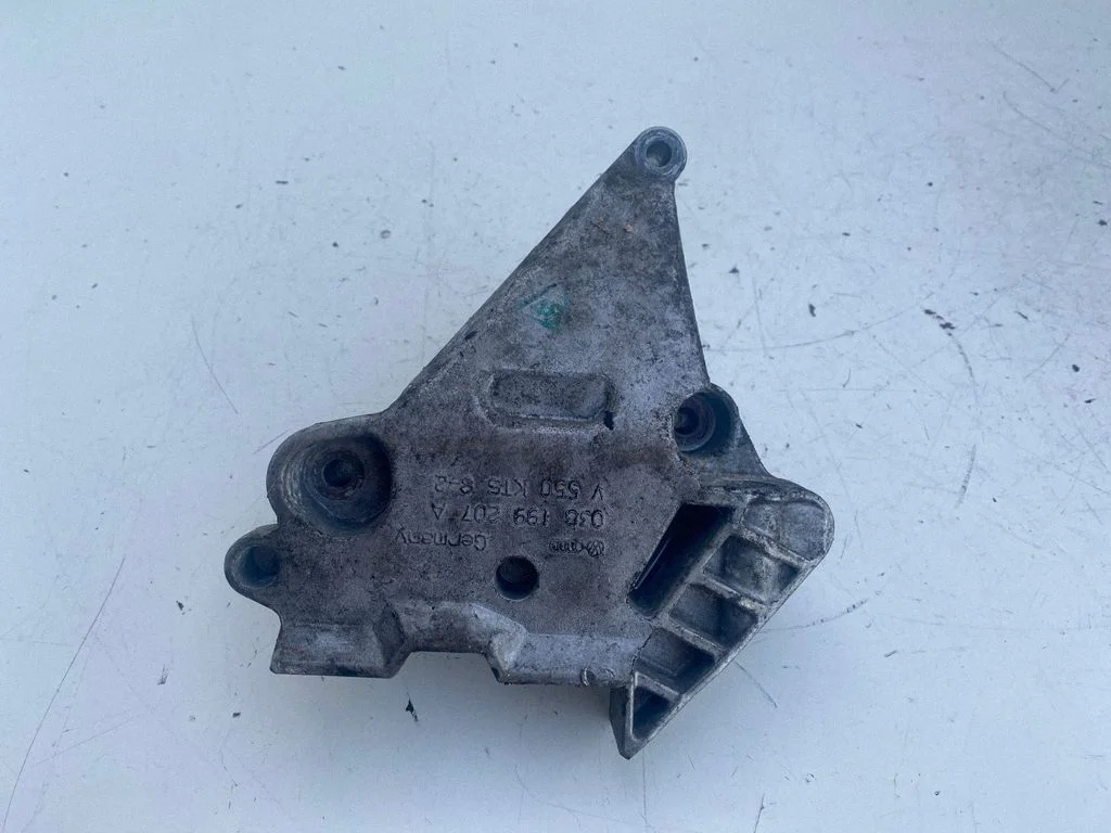 Engine mounting bracket – Volkswagen Golf Plus (2005-2013)