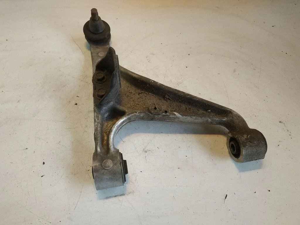 Rear upper control arm/wishbone – left