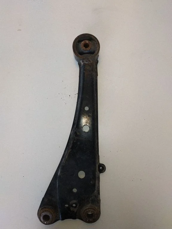 Rear upper control arm/wishbone – rear right