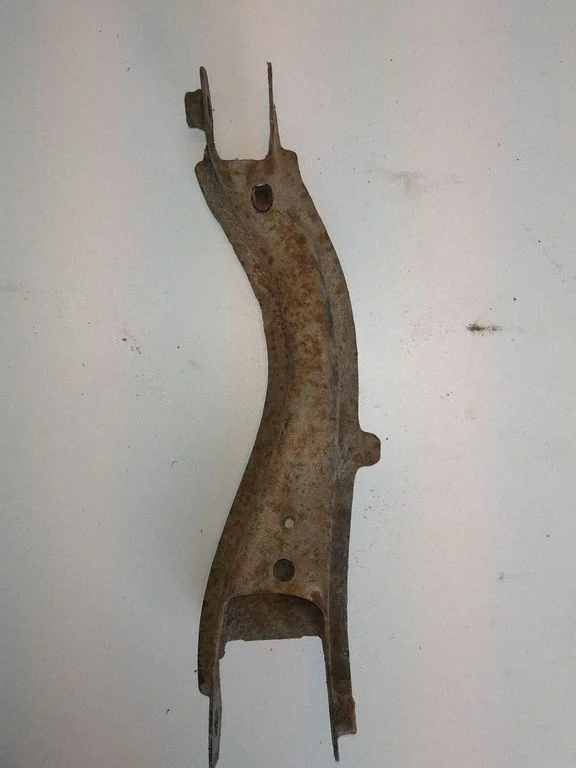 Tagumine ülemine õõtshoob – tagumine parem
