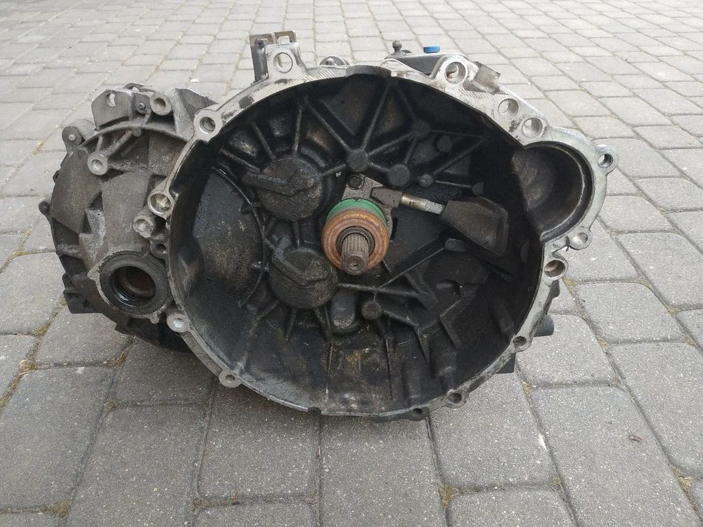 Mehāniskā 5 pārnesumu ātrumkārba – Volvo V70 (2000-2004)