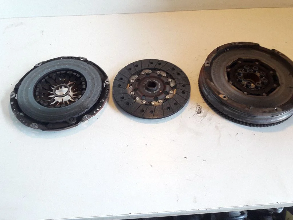 Sidurikomplekt – Toyota Avensis T250 (2006-2009)