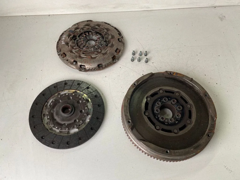 Clutch set kit – Toyota Avensis T270 (2009-2012)
