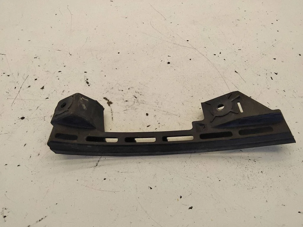 Esistange kinnitusklamber – Volkswagen Touran I (2003-2010)