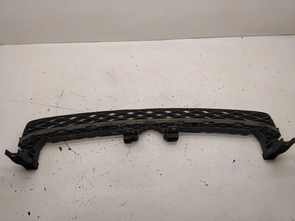 Front bumper mounting bracket 3AA807571A