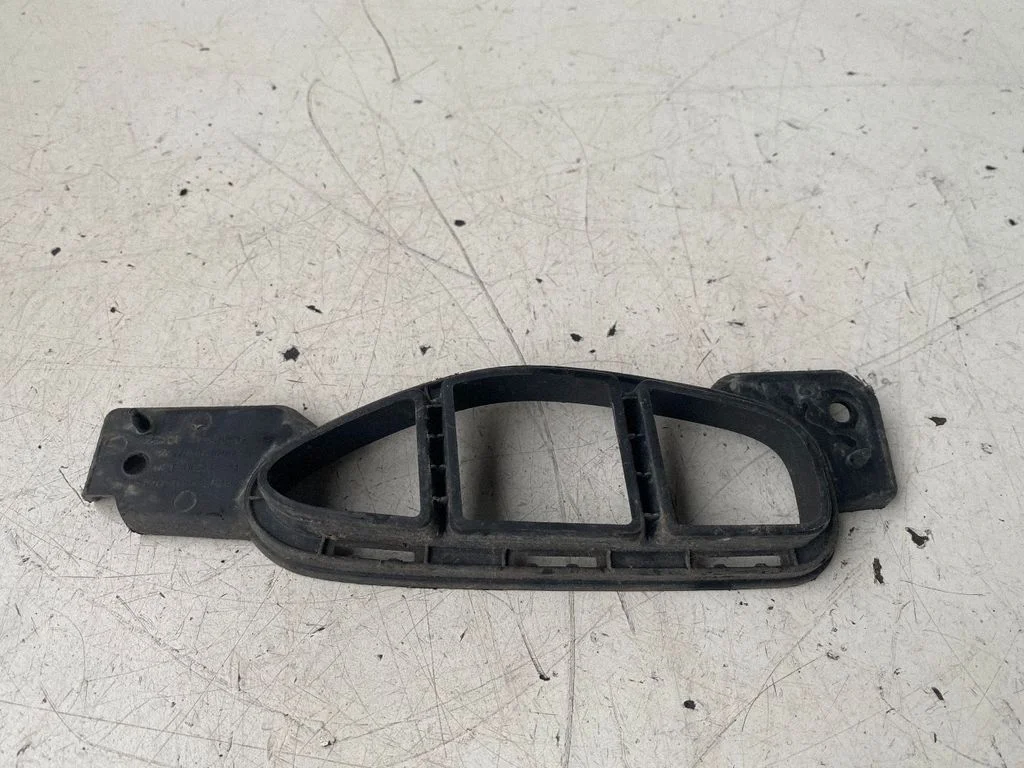 Priekšējā bampera turētājs 86578K4000