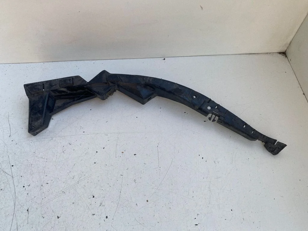 Esistange kinnitusklamber – Volkswagen Passat B5 (1997-2000)
