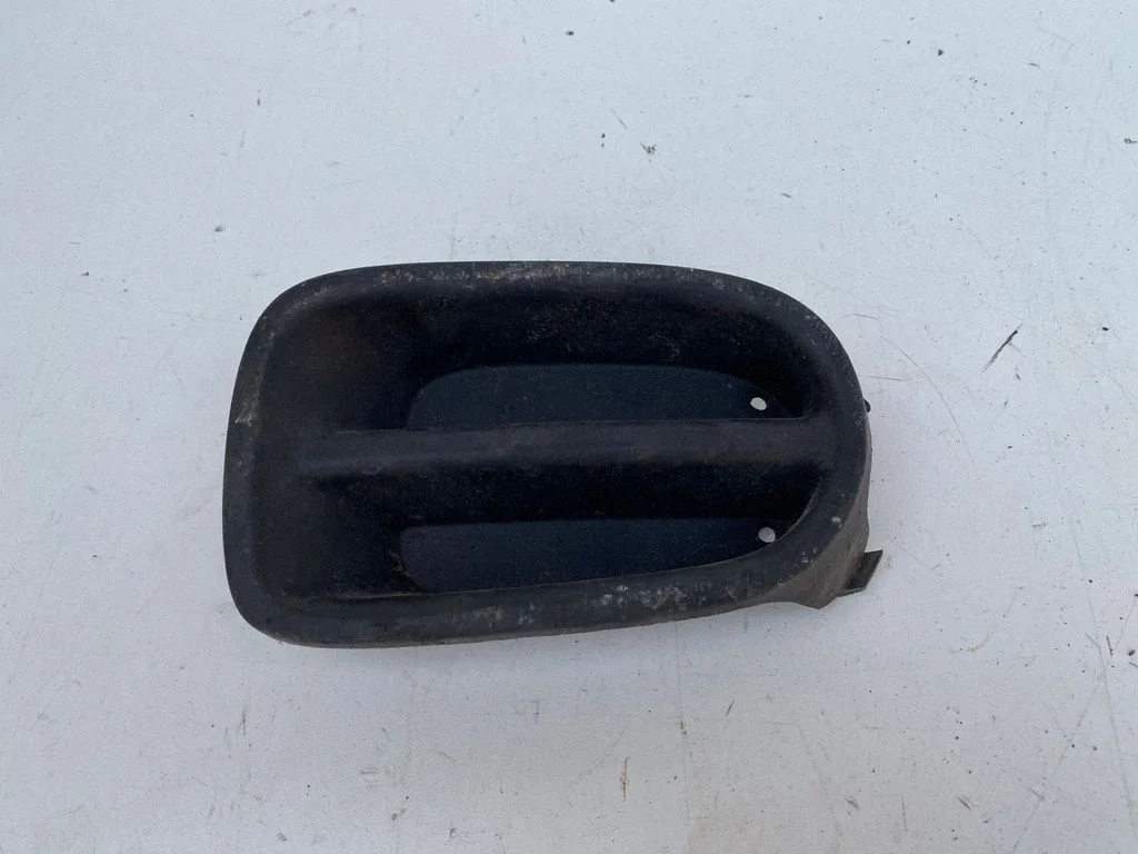 Front bumper lower grill 622574M440