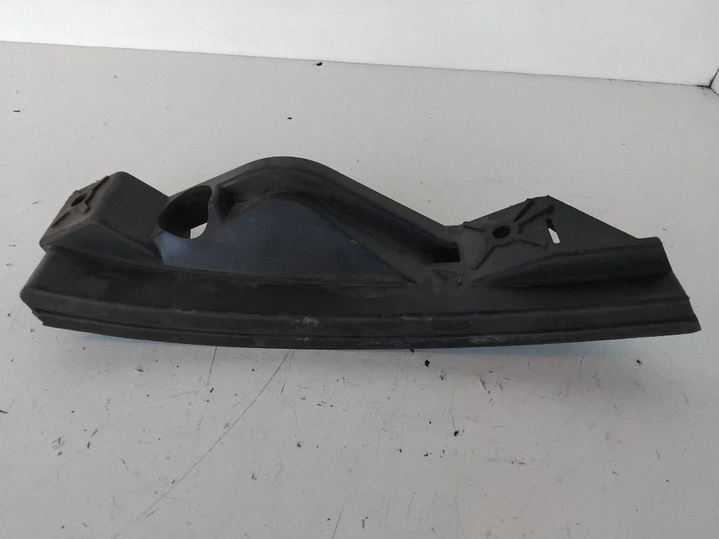 Priekšējā bampera turētājs – Volkswagen Touran I (2003-2010)