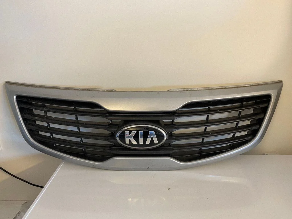 Esistange ülemine radiaatorivõre – KIA Sportage (2011-2016)