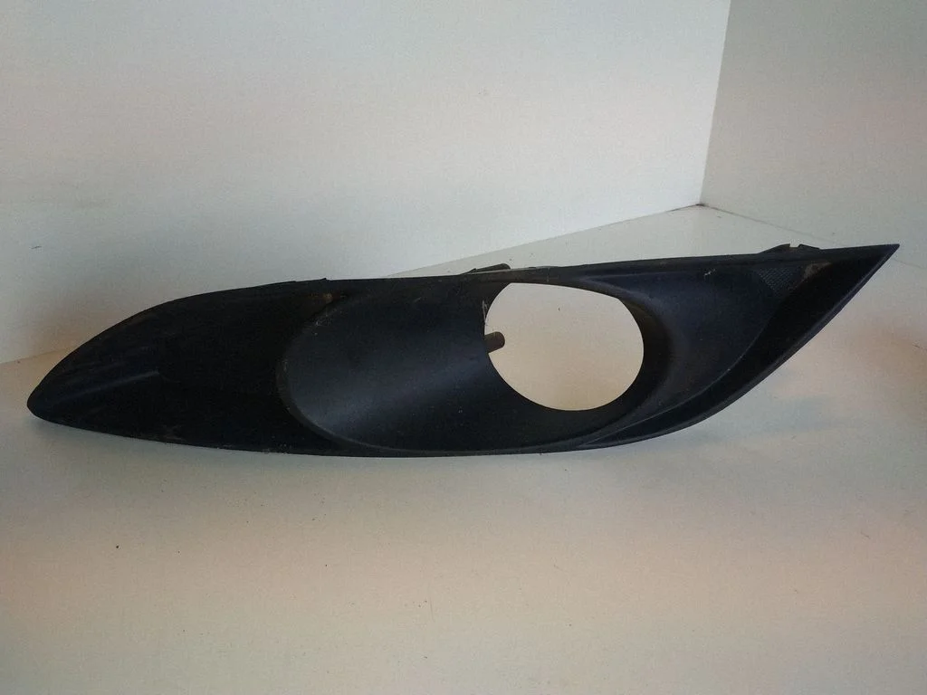 Front bumper lower grill – Toyota Auris 150 (2006-2012)