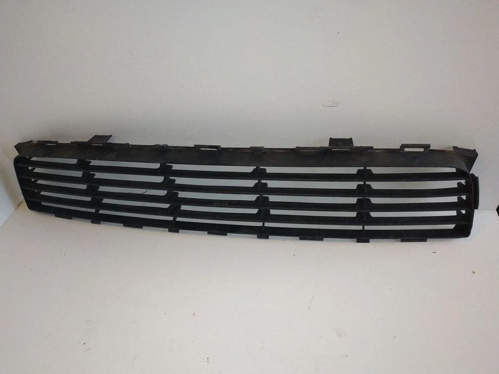 Front bumper lower grill – Toyota Auris 150 (2006-2012)