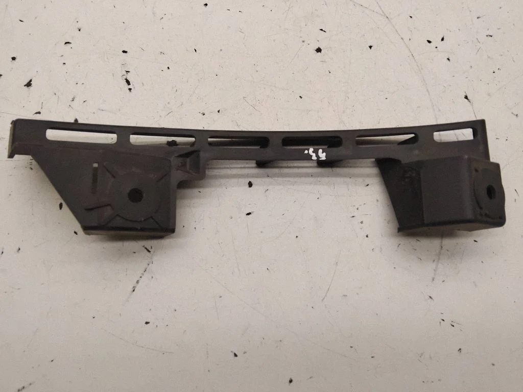 Esistange kinnitusklamber – Volkswagen Touran I (2003-2010)