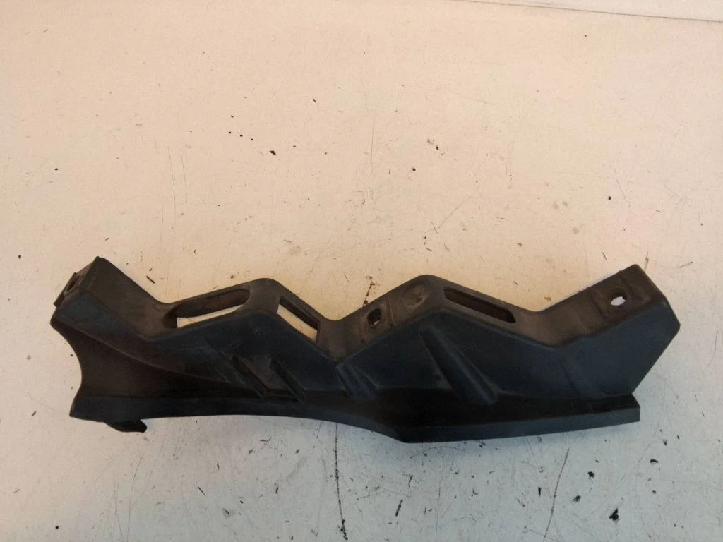 Esistange kinnitusklamber 3C0807890