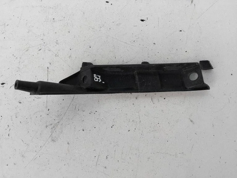 Priekšējā bampera turētājs 86525K4000