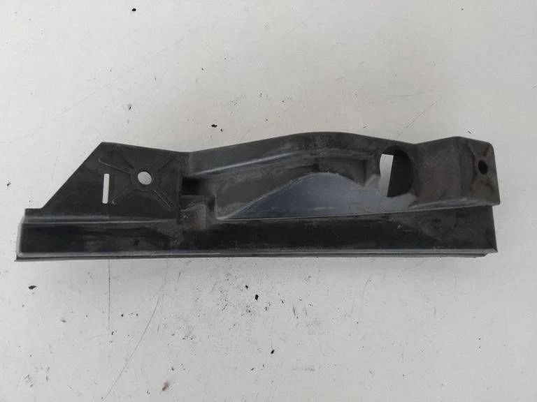 Priekšējā bampera turētājs 1T0807889A