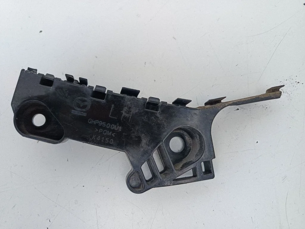 Front bumper mounting bracket GHP9500U1