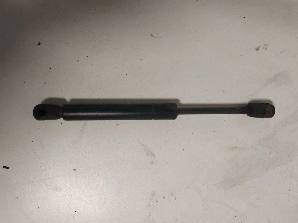 Siłownik maski 1S7116C826AD