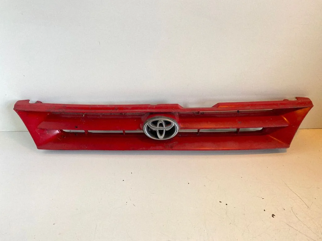 Front bumper upper radiator grill 531011A030