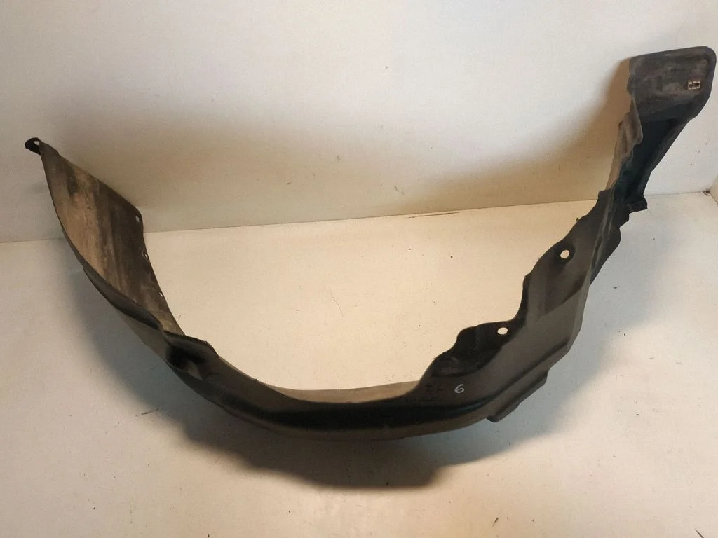 Front wheel arch liner splash guards – Toyota Avensis T220 (2000-2003)