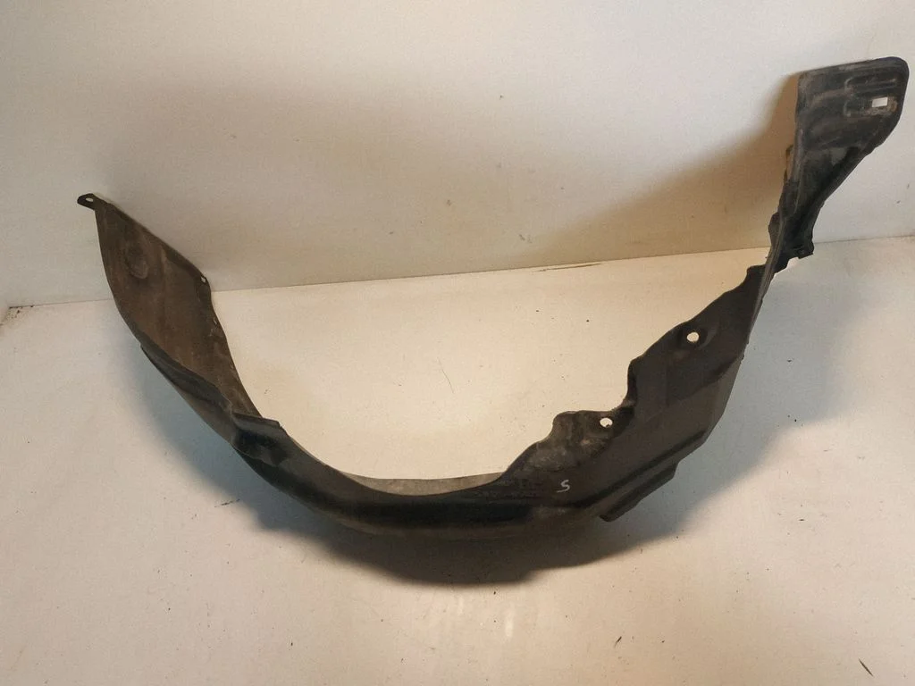 Front wheel arch liner splash guards – Toyota Avensis T220 (2000-2003)
