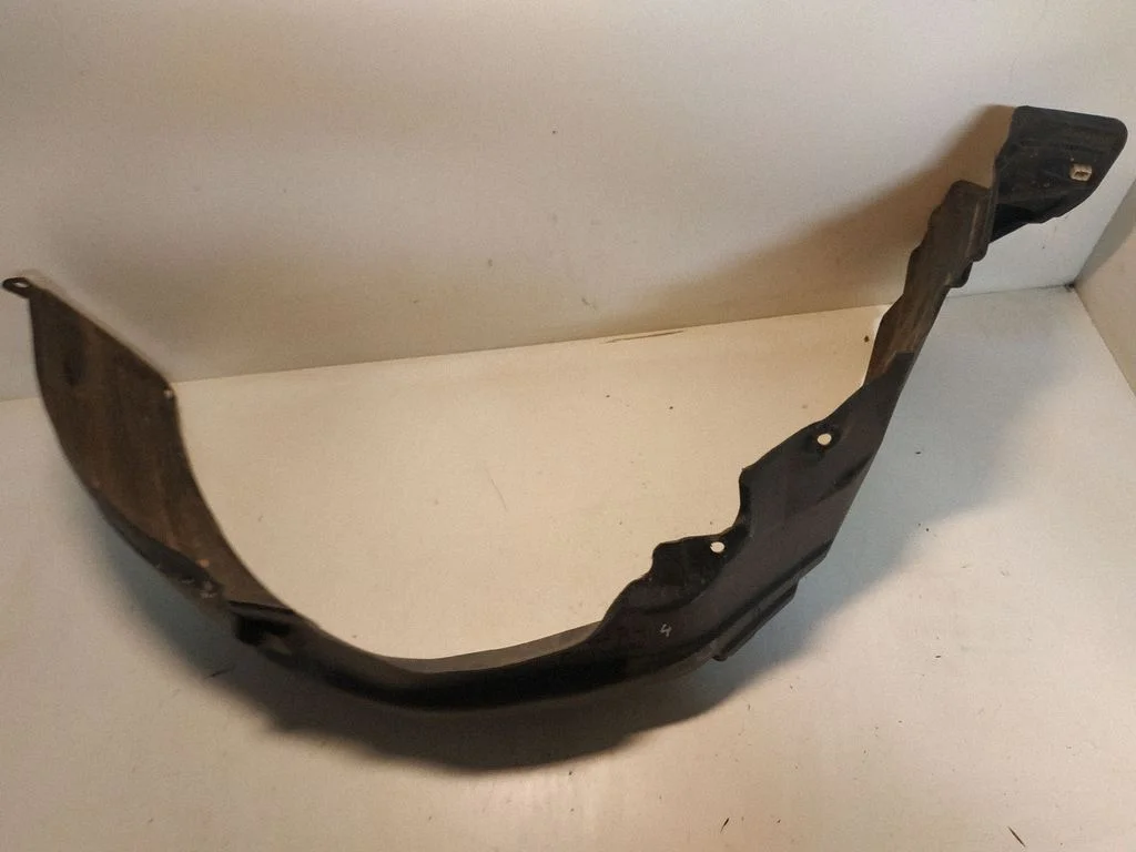 Front wheel arch liner splash guards – Toyota Avensis T220 (2000-2003)