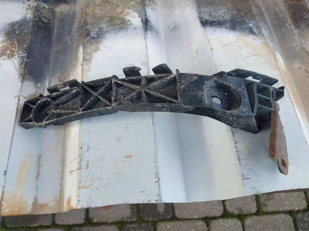 Aizmugurējā bufera turētājs 5256353010