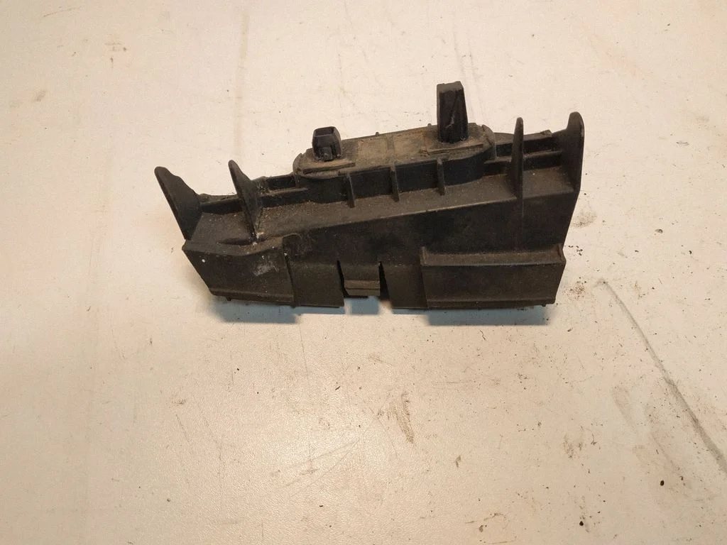 Aizmugurējā bufera turētājs 5256502010