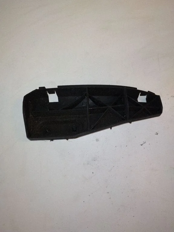 Rear bumper mounting bracket 525620F010