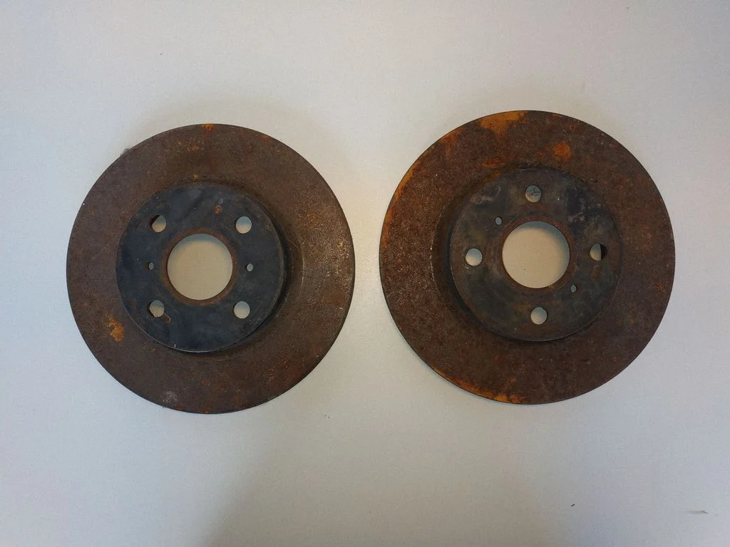 Esimene piduriketas – eesmine