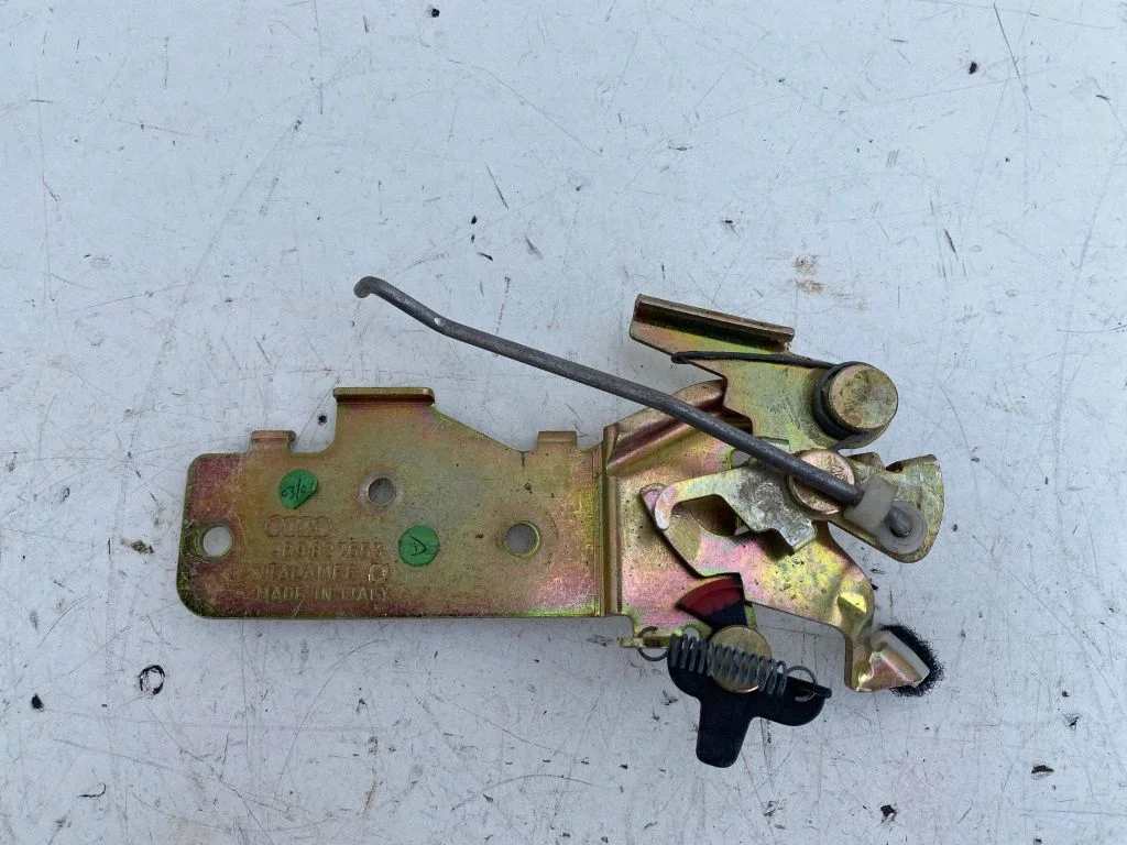 Tailgate/trunk/boot lock/catch/latch 4B9827653