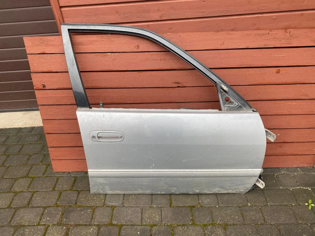 Front door – Toyota Corolla Verso E110 (1997-2001)