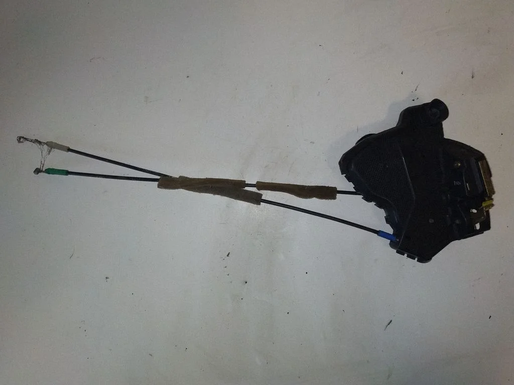 Front door lock – left